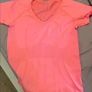 2 Swiftly Tech Short Sleeve Lululemon sz 6